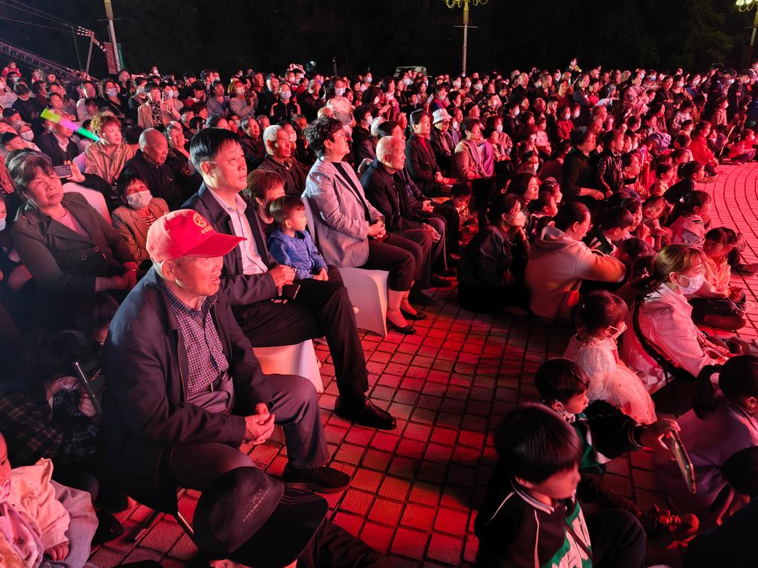 荥阳市职工庆祝“五一”国际劳动节文艺演出隆重举行